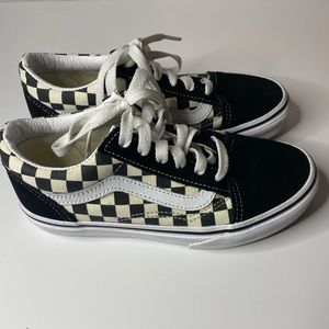 Boy’s Van sneakers color black and white size 2.5